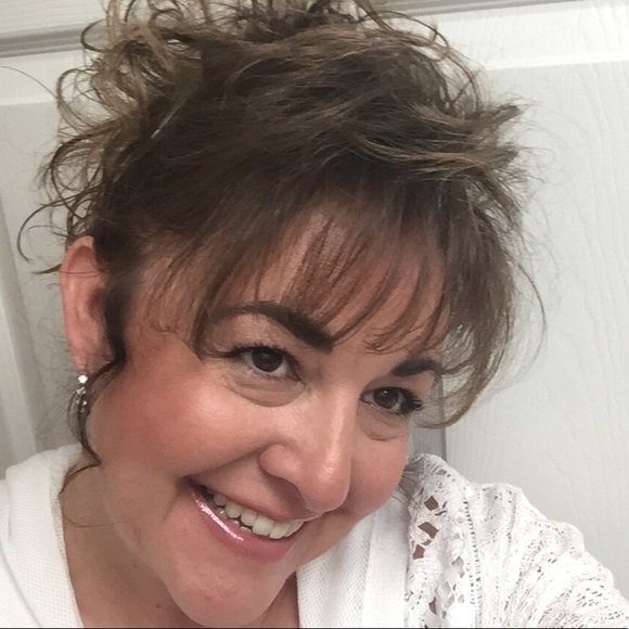 🌸Meet your Posher, Joee - Picture 1 of 1